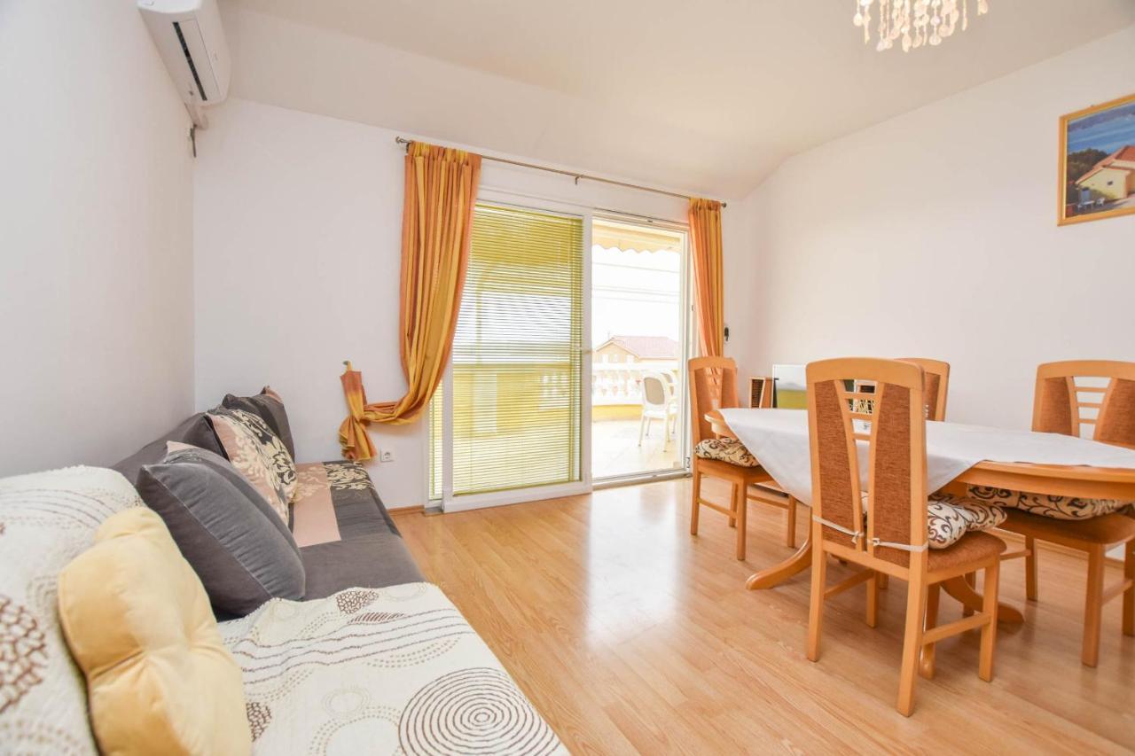 Apartments Dandelion Biograd Na Moru Exterior photo